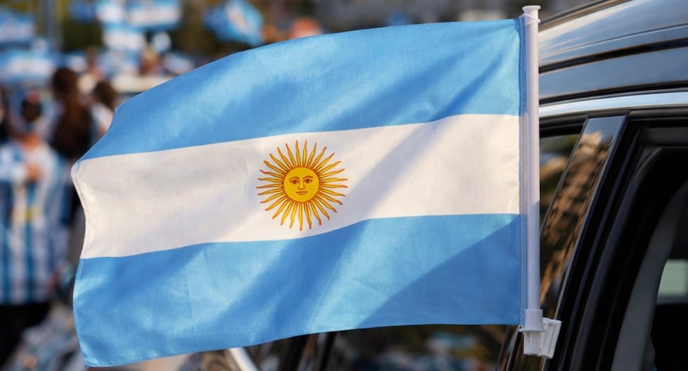 Historia y simbolismo de la bandera argentina: significado de sus colores