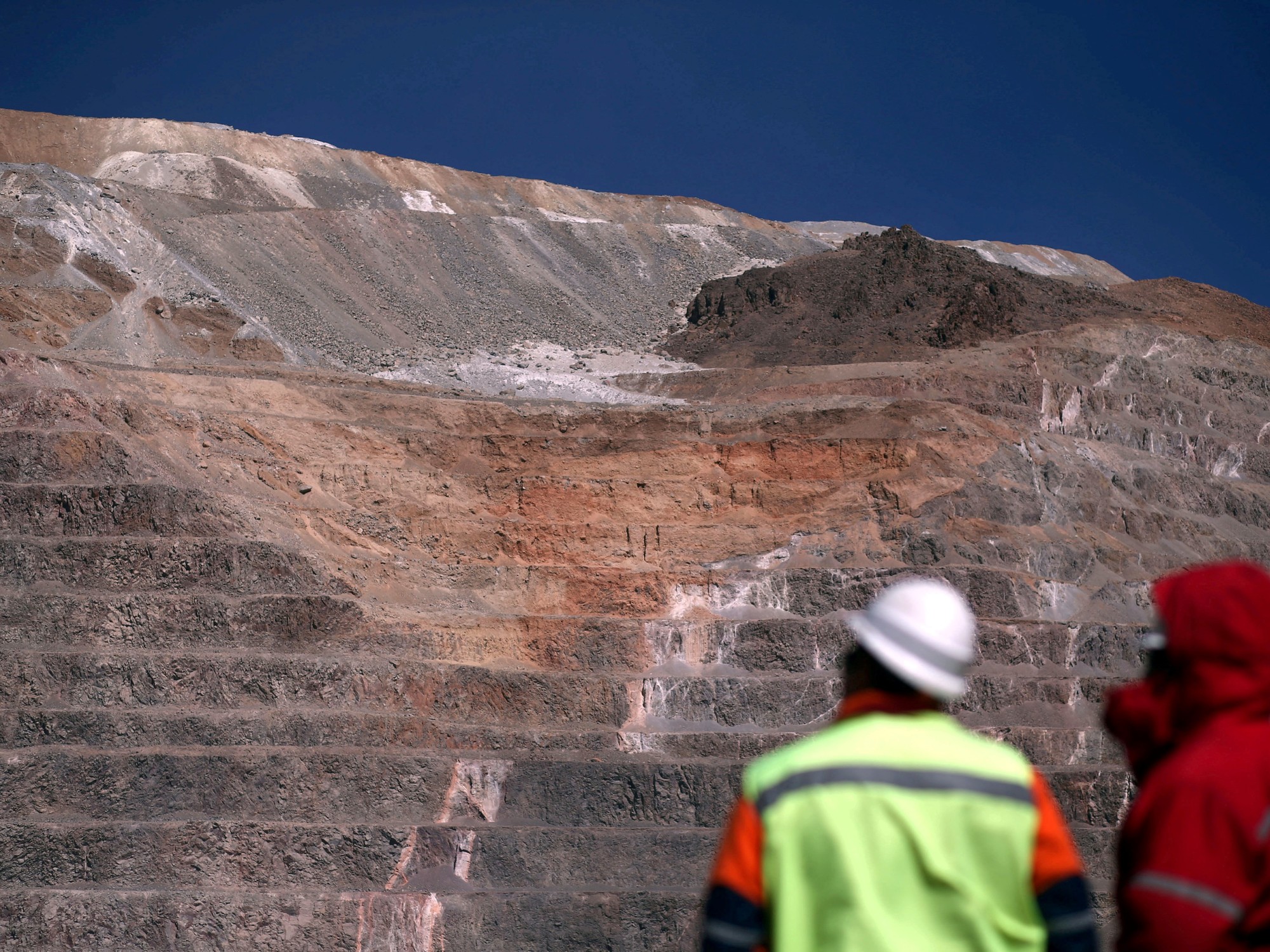 Retrasos en permisos mineros: el desafío regulatorio que afecta a la industria global