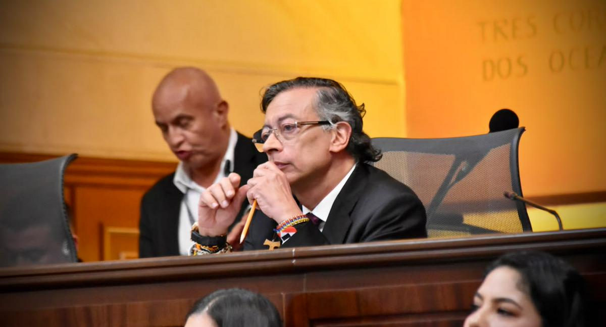 Gustavo Petro abandona el Congreso sin escuchar réplica de la oposición y se genera conflicto