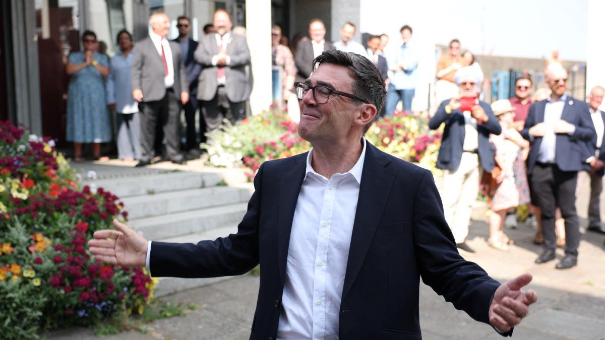 Andy Burnham promete combatir el neoliberalismo en Reino Unido
