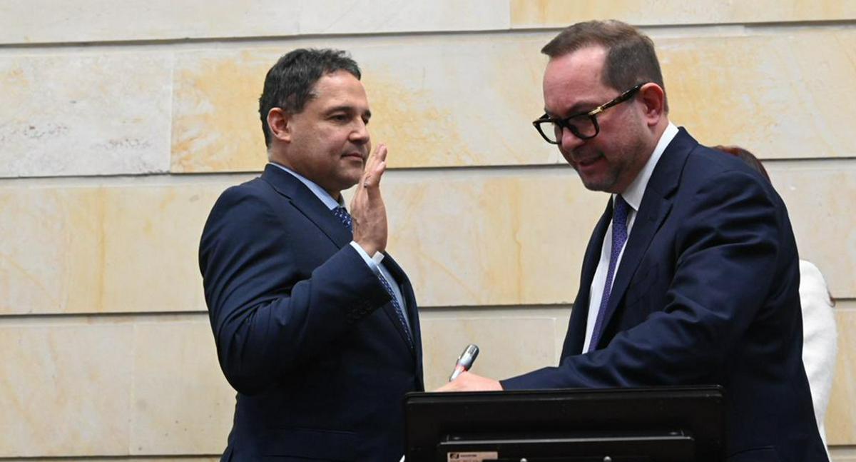 Uribe's Influence Over De la Espriella in the Senate and Its Implications