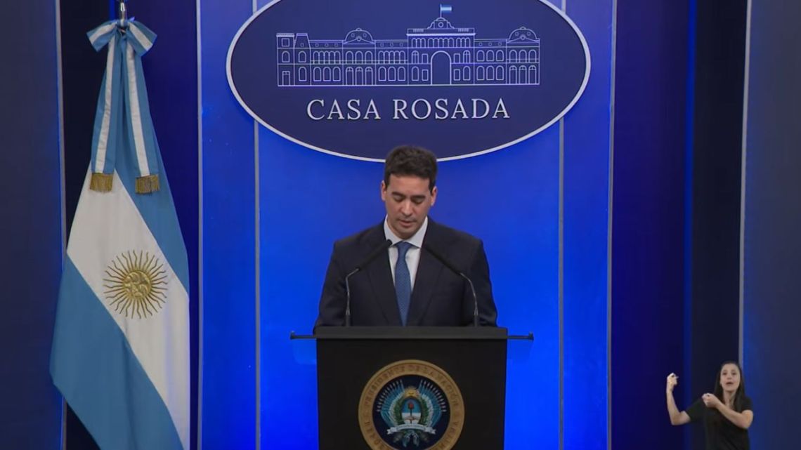 Portavoz presidencial Adrián Ravier se reúne con periodistas en previa de la Mesa Política del Gobierno
