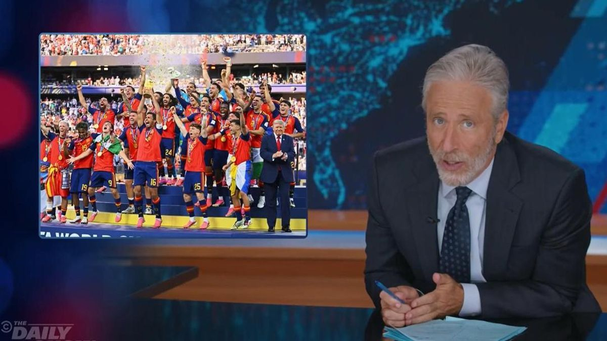 Comediantes estadounidenses burlan a Trump por su ego en la celebración del Mundial de España