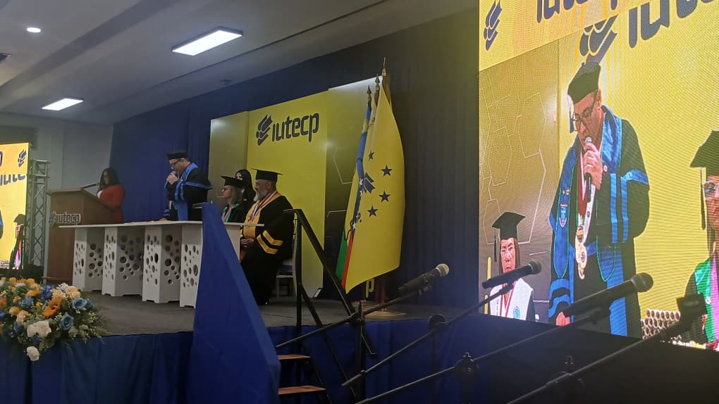 Graduación en Puerto La Cruz rindió homenaje a las víctimas de los sismos con un emotivo llamado a valorar la familia