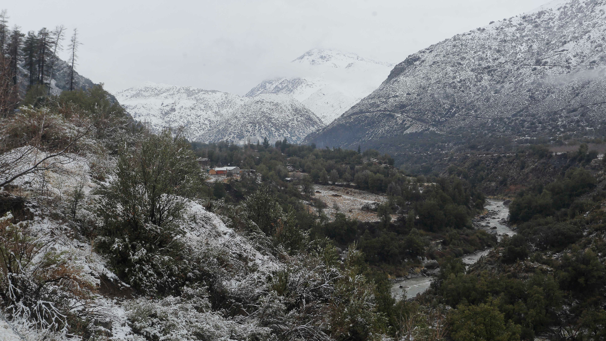 Tres personas rescatadas vivas después de seis días en Cajón del Maipo