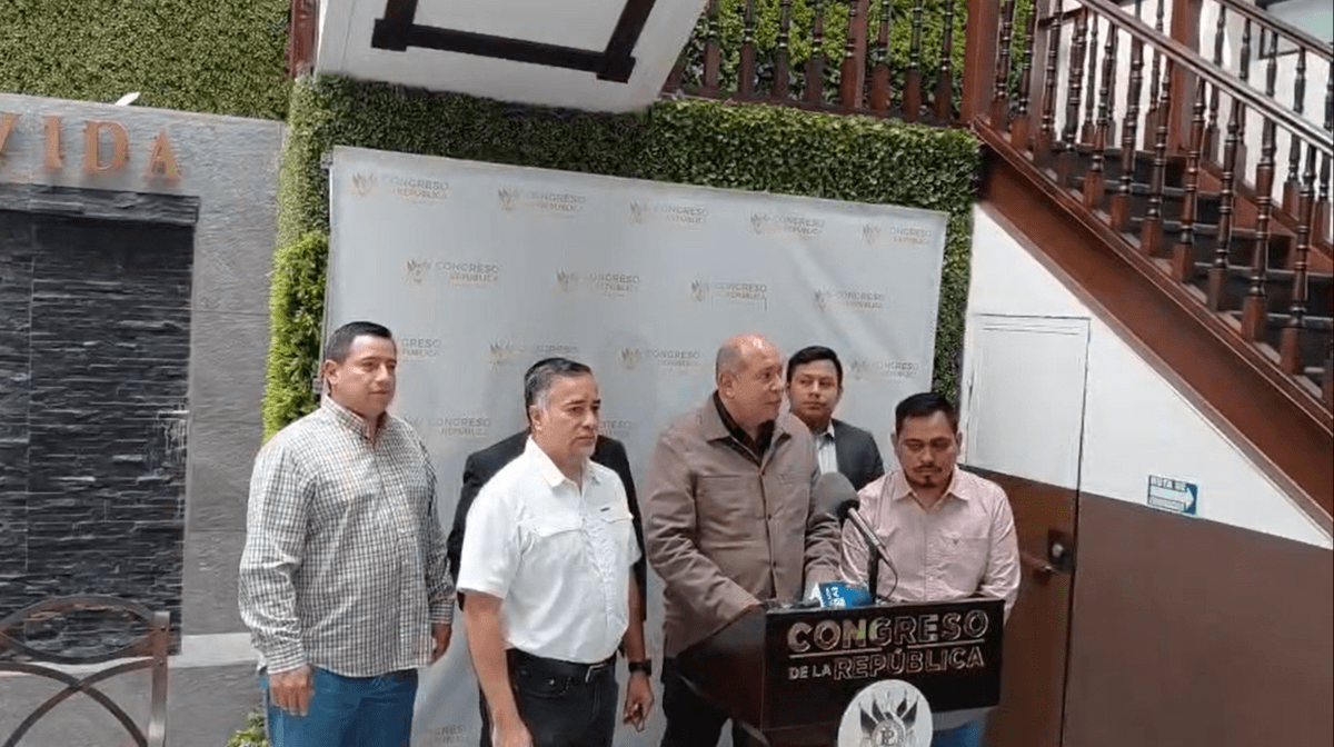 Denuncia contra autoridades por supuesto robo de subsidios en energía