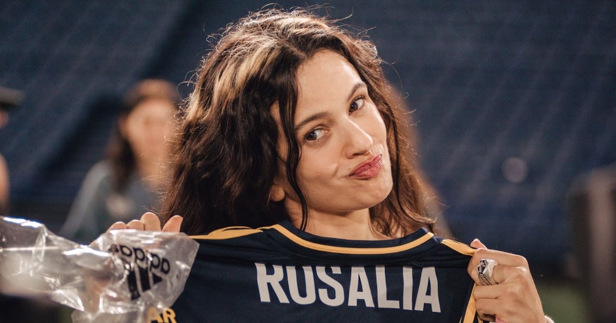 Rosalía recibió críticas en redes tras un video sobre la Selección Argentina y eliminó la publicación