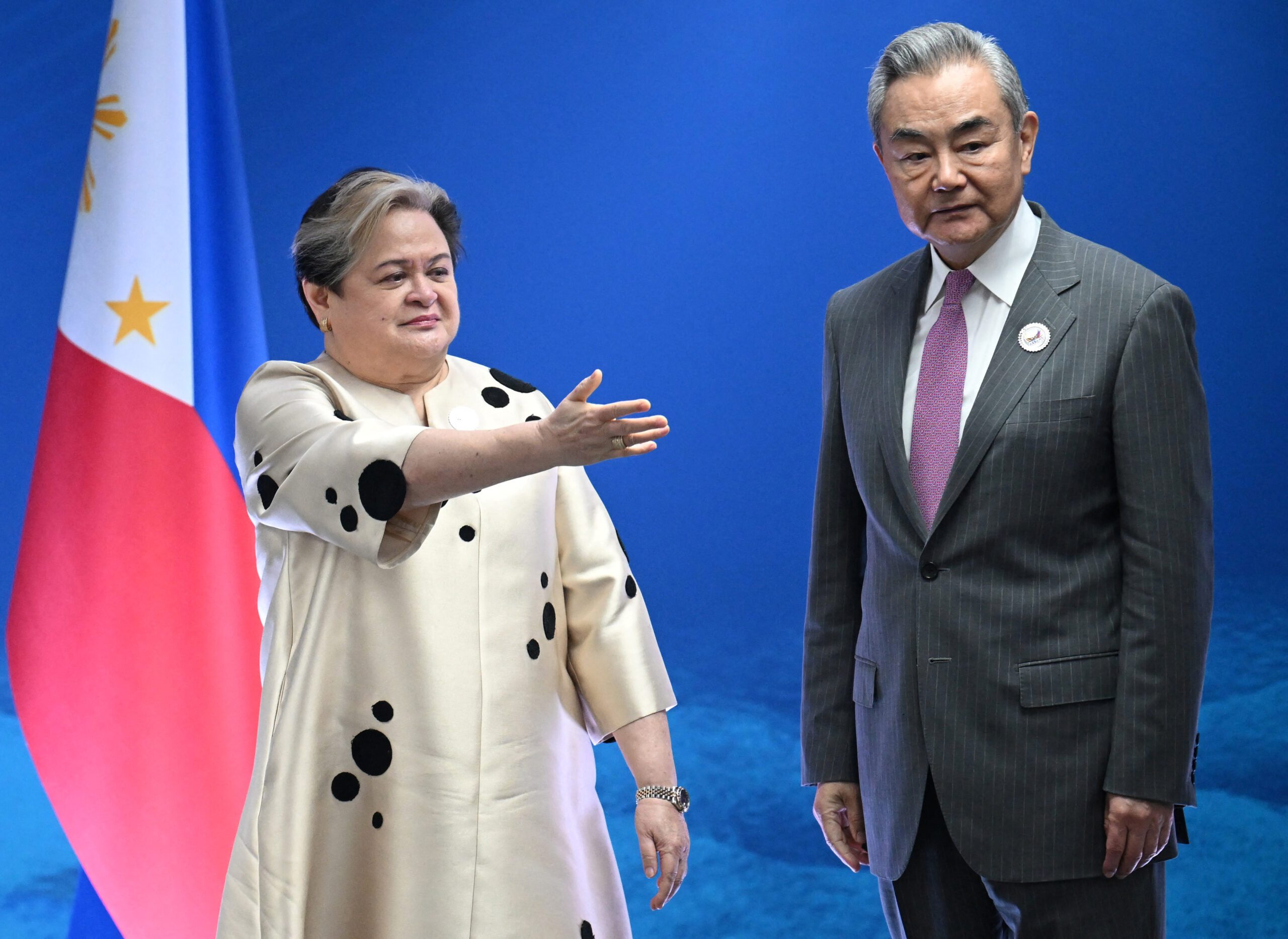 Philippine and Chinese Foreign Ministers Address Rising Bilateral Tensions in Manila Meeting