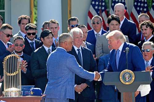 Trump recibe a los Dodgers tras su segundo título consecutivo en la Serie Mundial