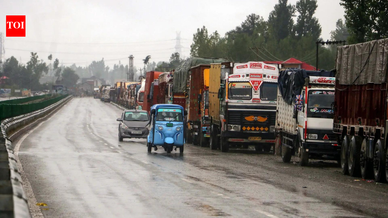 Jammu-Srinagar Highway Closure Continues Amid Landslides and Heavy Rain