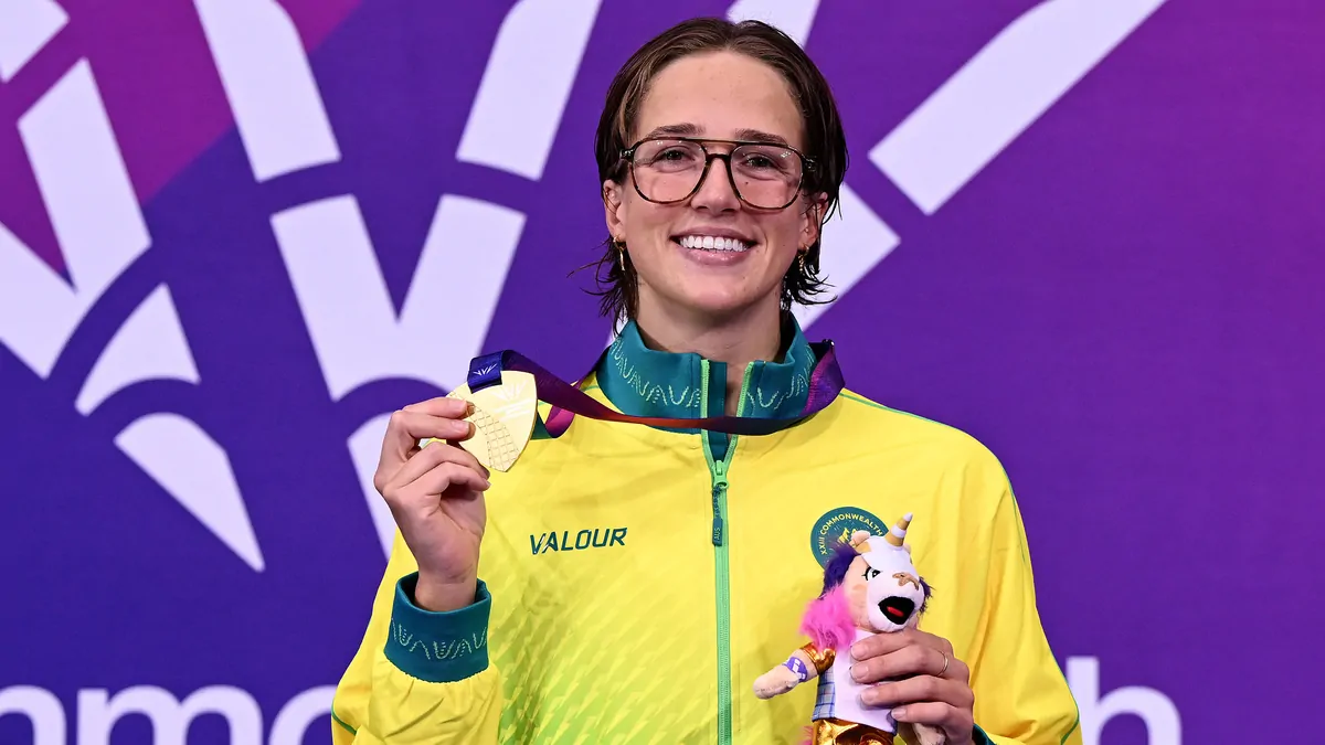 Australian swimmers dominate Commonwealth Games with six gold medals on opening day