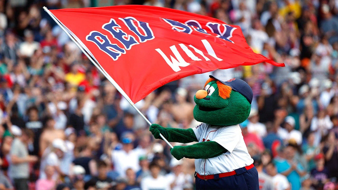 Restaurant chain's free meal promotion sparks controversy during Red Sox winning streak
