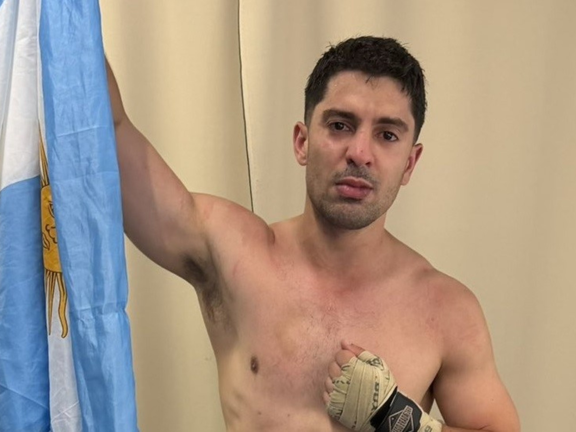 Gastón Edul refuerza su postura patriótica tras participar en La Velada del Año VI