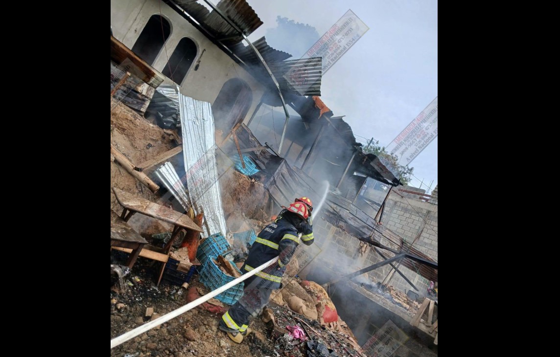 Explosión de cohetería en Sumpango deja cuadrilla herida y daños estructurales