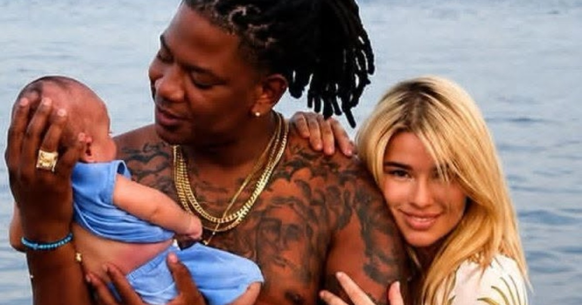 Ja Rulay y Marell comparten primera foto familiar con su bebé en el mar