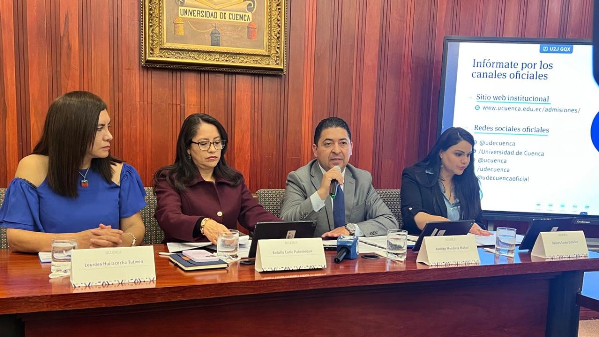 Universidad de Cuenca publica banco de preguntas para examen de admisión