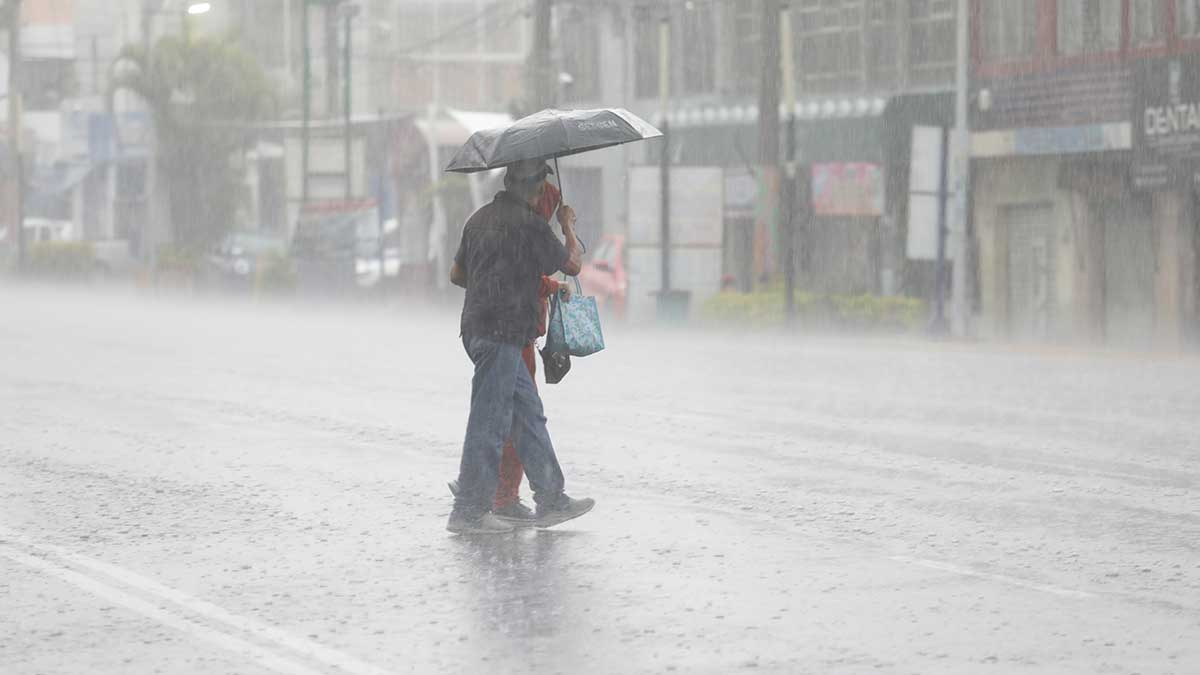 Huracán Genevieve afecta clima de México con lluvias intensas y calor extremo