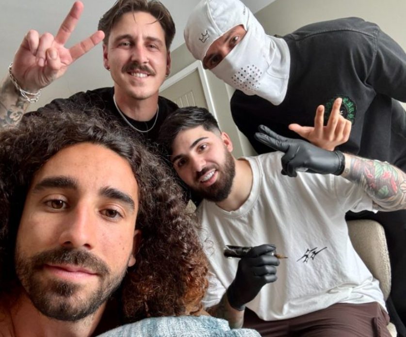 Cucurella homenajea a De la Fuente con tatuaje tras victoria del España