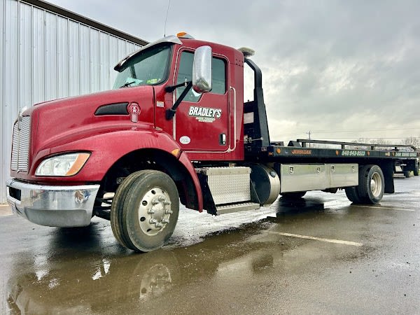 Bradley's 24hr Towing - Trucking