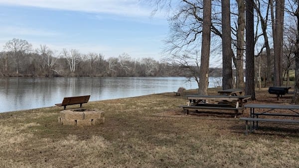 Traylor Estates Civic Association Boat Launch (private)