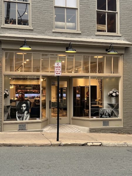 Salon On 4th
