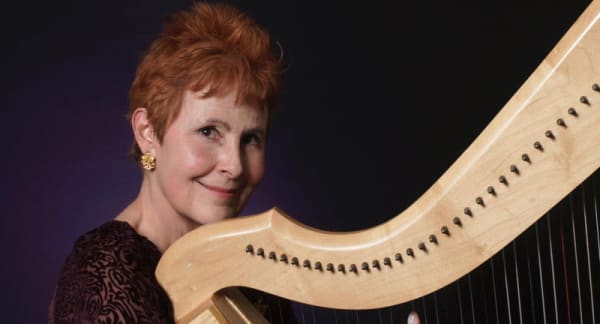 Live Music: Vicky Lee