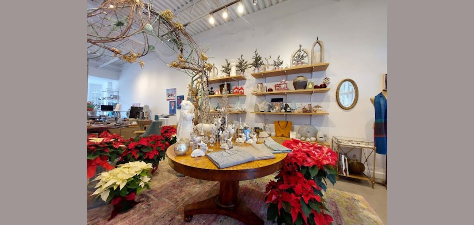 Tourterelle Floral Design — image 1