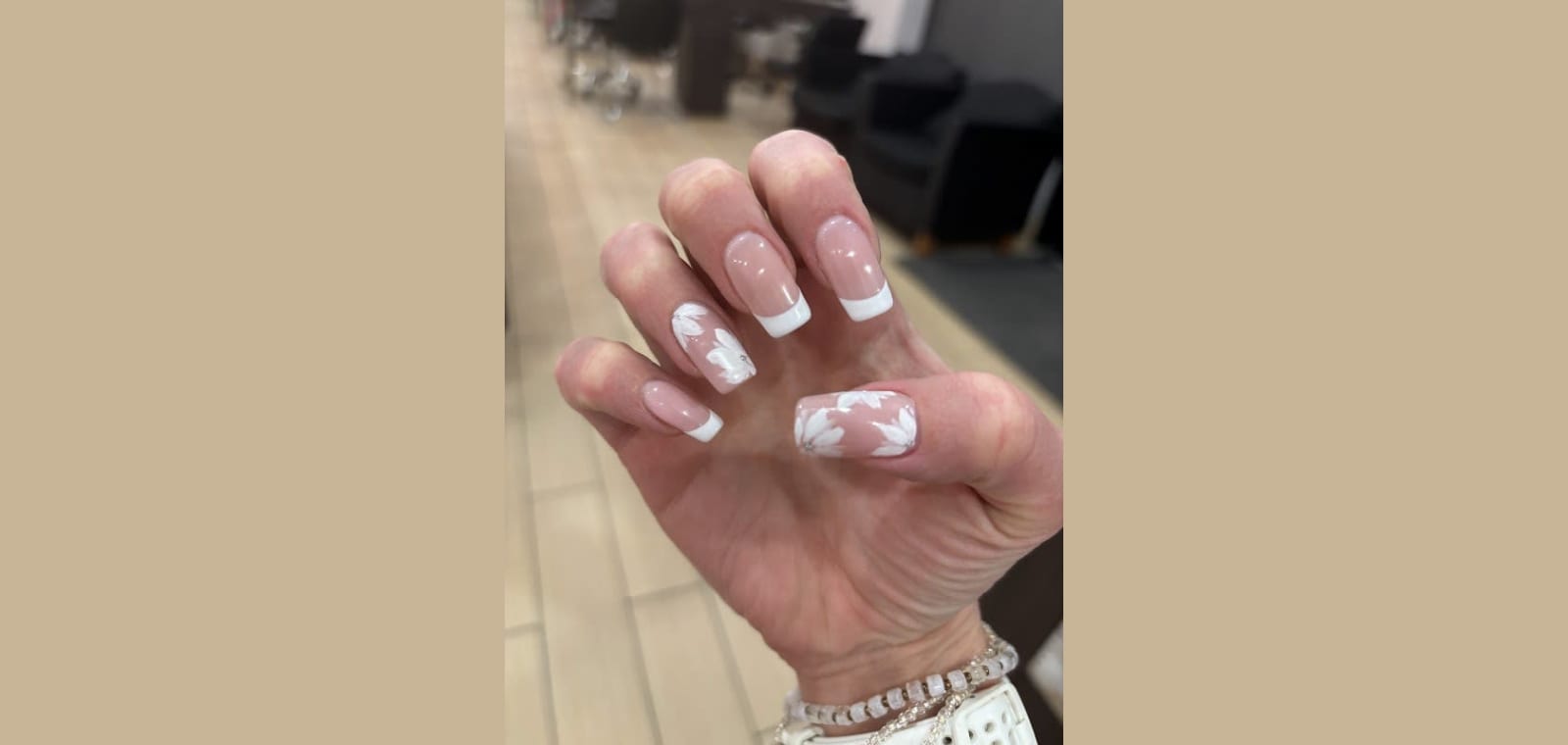 Red Handed Nails Salon and Spa — image 1