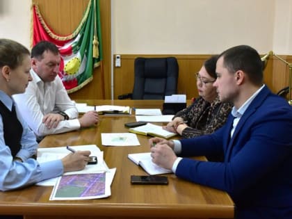 Планы и перспективы работы градообразующего предприятия обсудили участники встречи
