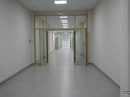 Прозрачные двери в школах Екатеринбурга: зачем они нужны?