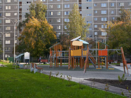 Новый облик двора на Пехотинцев, 21Б в Екатеринбурге