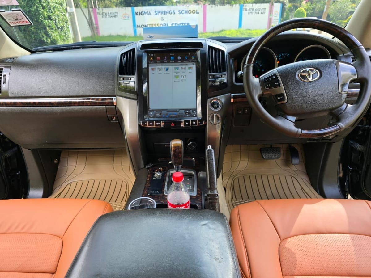 TOYOTA LANDCRUISER 200 SERIES