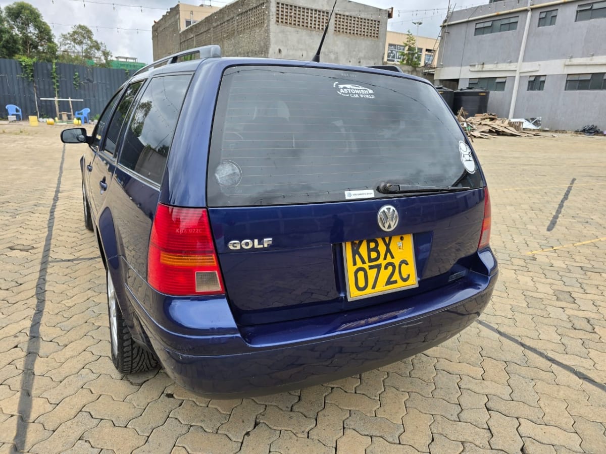 VOLKSWAGEN GOLF