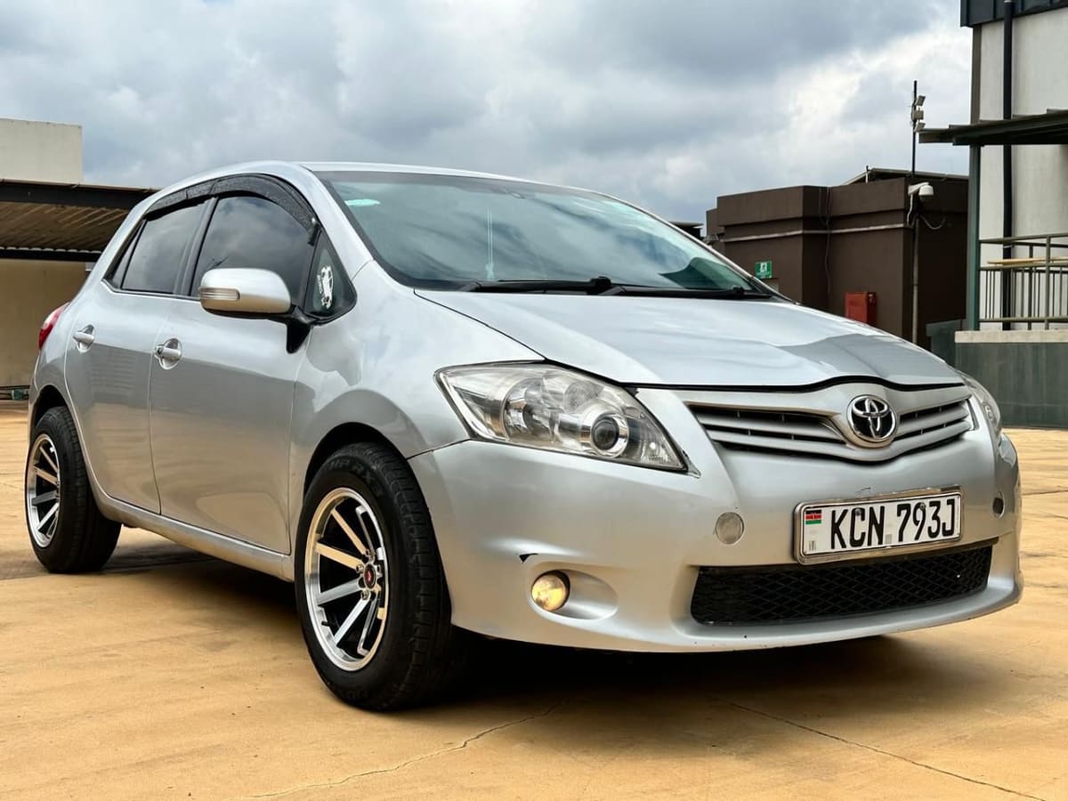 TOYOTA AURIS