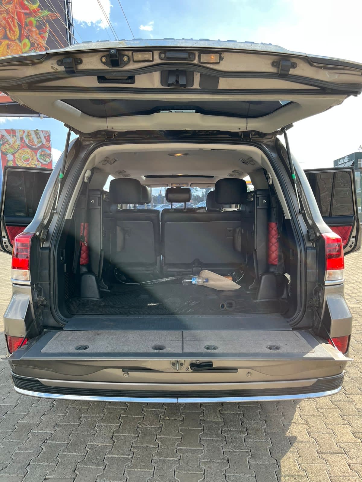 TOYOTA LANDCRUISER V8