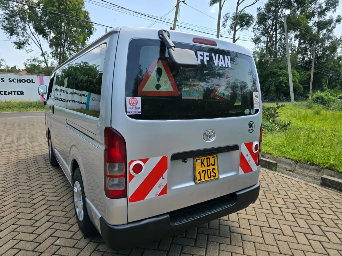 TOYOTA HIACE 7L