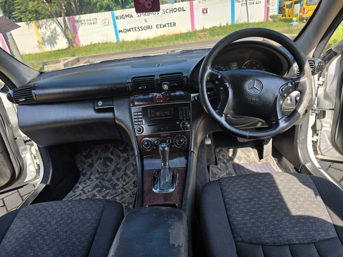 MERCEDES BENZ C200