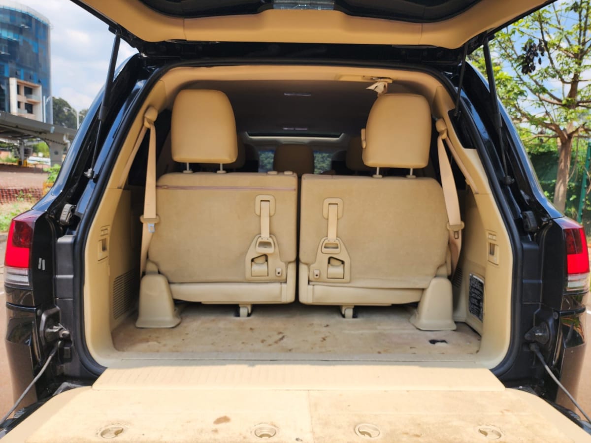 TOYOTA LANDCRUISER V8