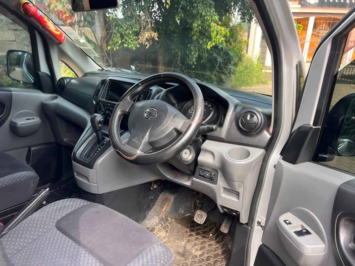 NISSAN NV200