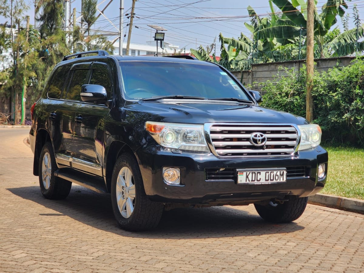 TOYOTA LANDCRUISER SAHARA V8