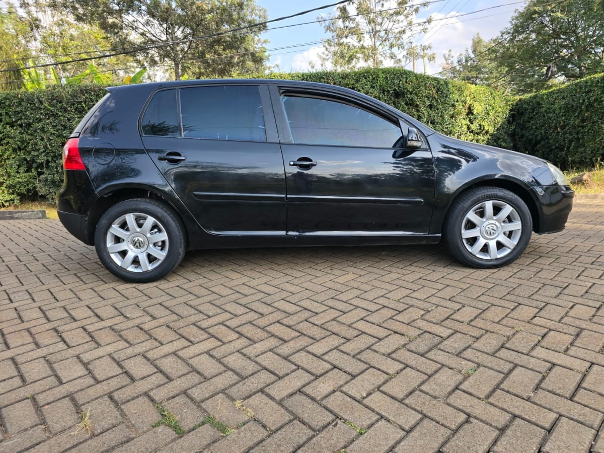 VOLKSWAGEN GOLF