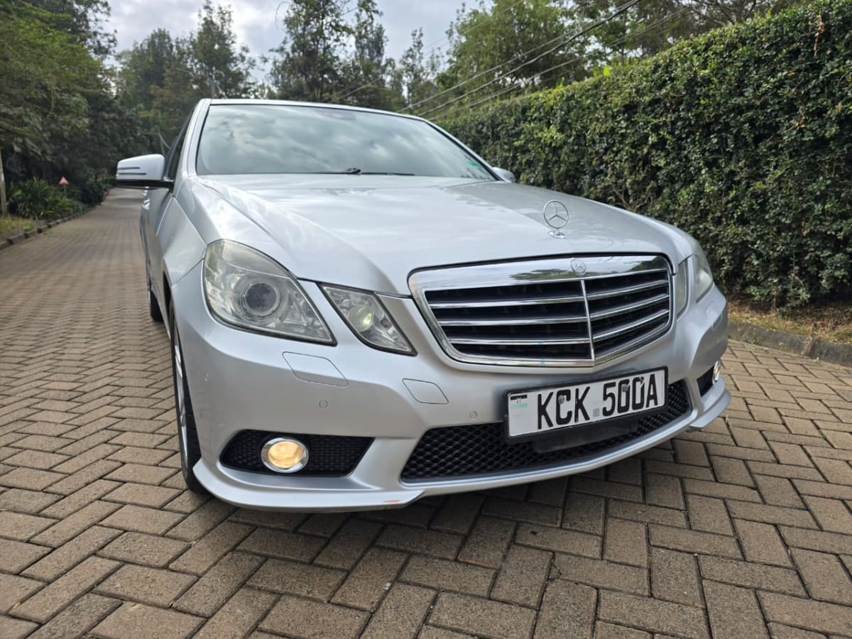 MERCEDES BENZ  E300