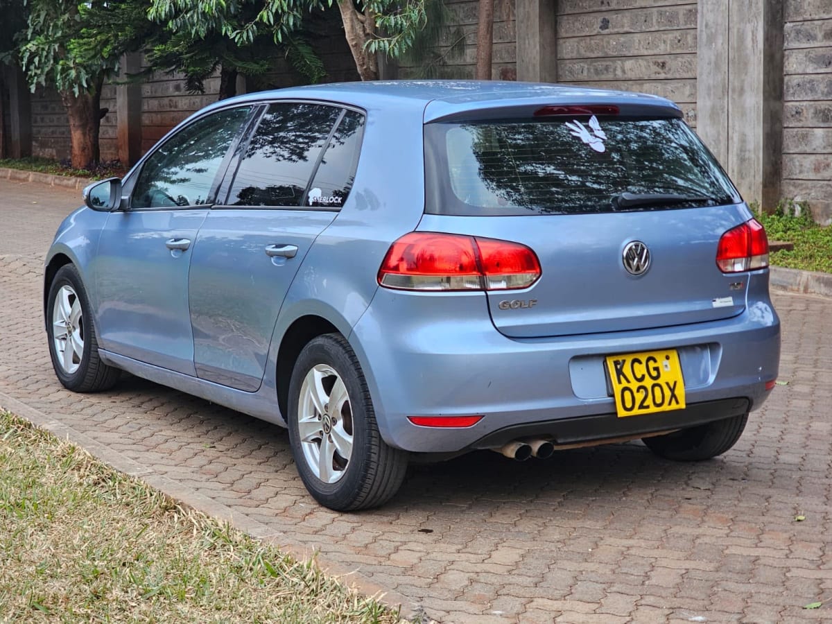 VOLKSWAGEN GOLF