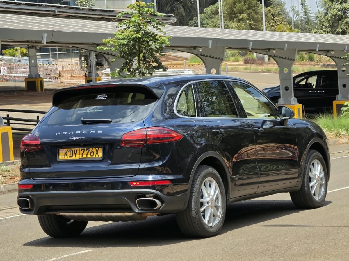 Porsche Cayenne (local)