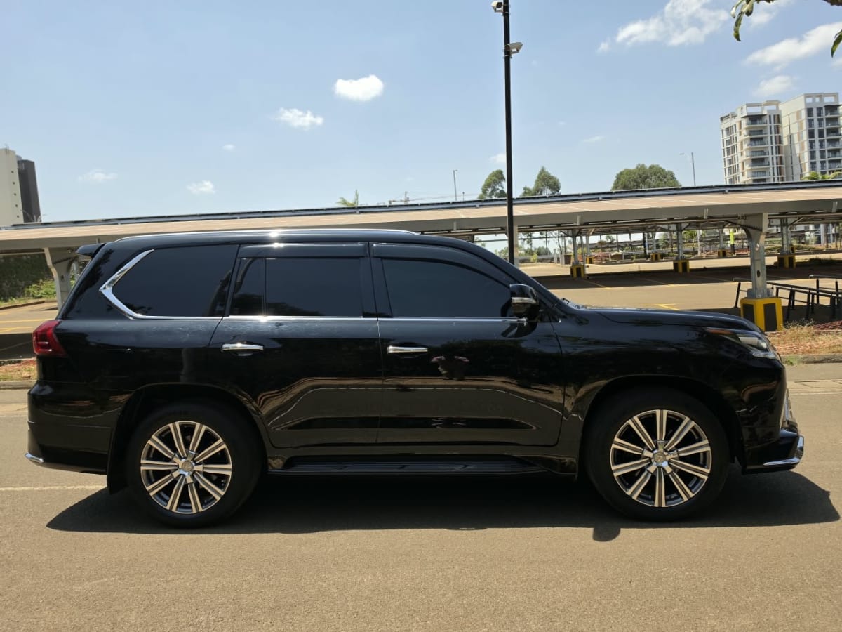 Lexus LX570