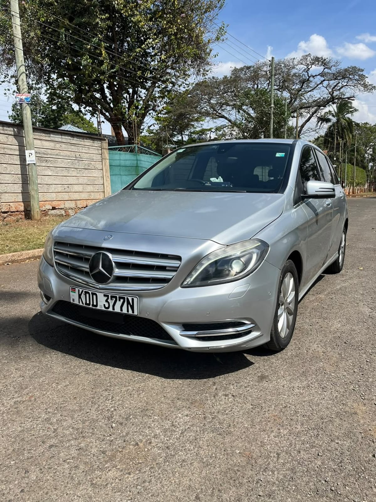 Mercedes Benz  B180