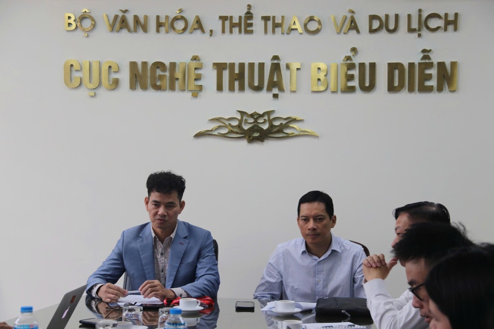 Bộ Văn hóa yêu cầu xử lý nghiêm những nghệ sĩ hát ca từ lệch chuẩn - 1