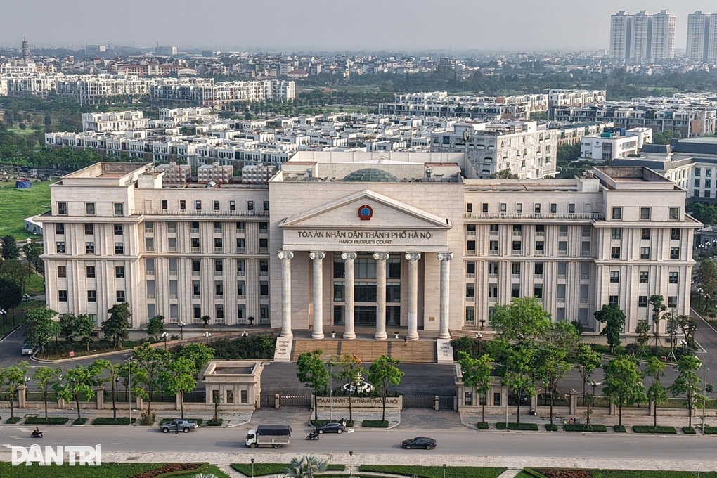 Nhận 2 tỷ đồng chạy án, cựu kiểm sát viên lĩnh 9 năm tù - 1