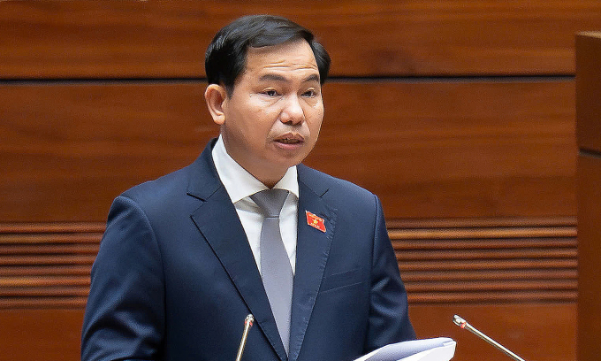 Tổng thư ký Quốc hội Lê Quang Mạnh phát biểu tại phiên họp sáng 28/10. Ảnh: Media Quốc hội