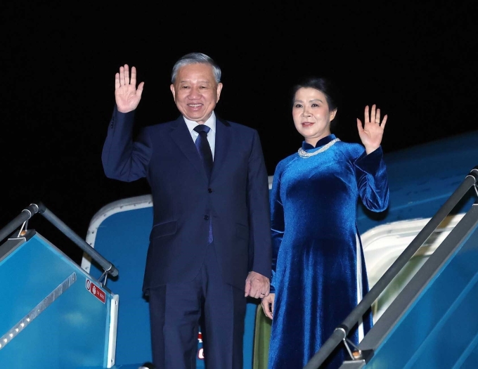 Tổng Bí thư Tô Lâm và phu nhân lên đường thăm chính thức Liên hiệp Vương quốc Anh và Bắc Ireland. Ảnh: TTXVN